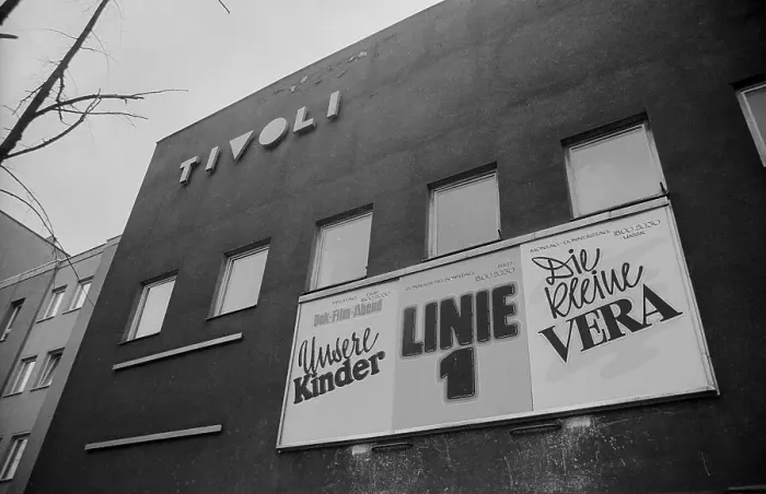 Framed Print : GDR, Berlin, 08.06.1990, Tivoli cinema