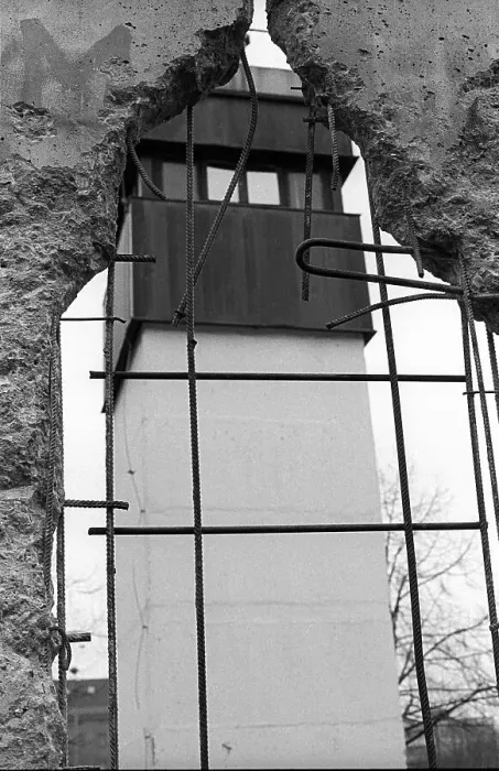 Framed Print : GDR, Berlin, 11. 01. 1990, watchtower Framed Print : GDR, Berlin, 11. 01. 1990, watchtower