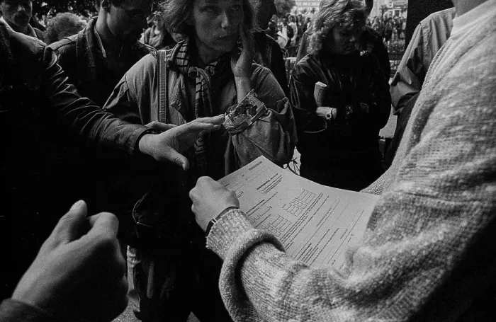 Framed Print : GDR, Berlin, 12 June 1990, Applying for monetary union