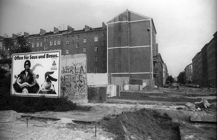 Framed Print : GDR, Berlin, 12 June 1990, Wall Framed Print : GDR, Berlin, 12 June 1990, Wall