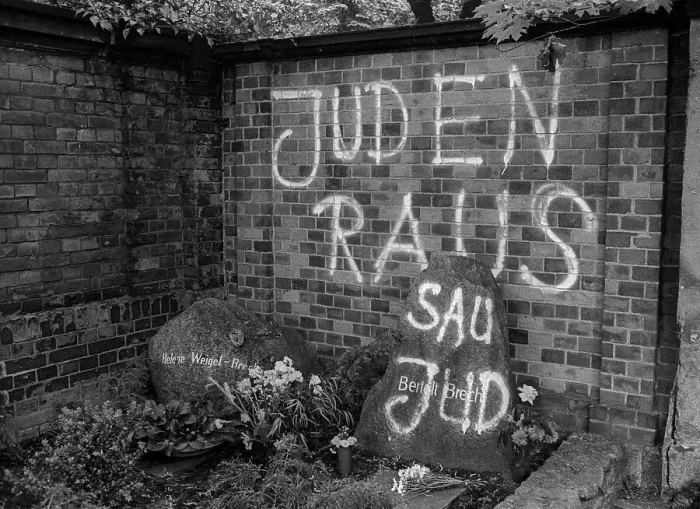 Framed Print : GDR, Berlin, 12 May 1990, demonstration /  rally against desecration of Brecht's grave