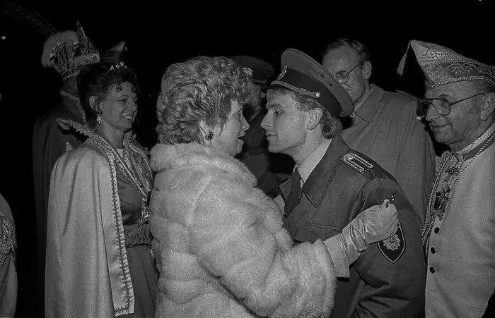 Framed Print : GDR, Berlin, 12.02.1990, jesters and border soldiers (NVA)