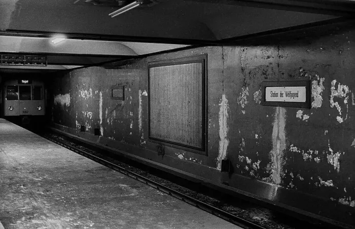 Framed Print : GDR, Berlin, 12.06.1990, underground station Stadion der Weltjugend