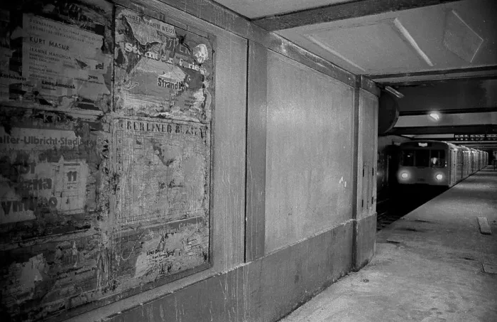 Framed Print : GDR, Berlin, 12.06.1990, underground station Stadion der Weltjugend Framed Print : GDR, Berlin, 12.06.1990, underground station Stadion der Weltjugend