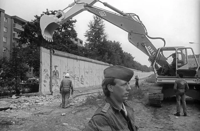 Framed Print : GDR, Berlin, 13 June 1990, demolition of the Wall on the historic Bernauer Strasse