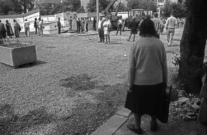 Framed Print : GDR, Berlin, 13 June 1990, demolition of the Wall on the historic Bernauer Strasse