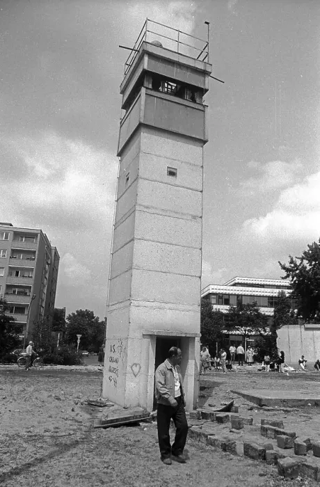 Framed Print : GDR, Berlin, 13 June 1990, demolition of the Wall on the historic Bernauer Strasse