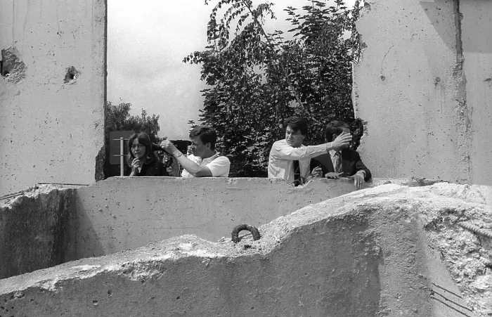 Framed Print : GDR, Berlin, 13 June 1990, demolition of the Wall on the historic Bernauer Strasse Framed Print : GDR, Berlin, 13 June 1990, demolition of the Wall on the historic Bernauer Strasse