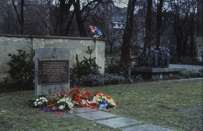 Framed Print : GDR, Berlin, 15. 03. 1988, memorial stone in Grosse Hamburger Strasse