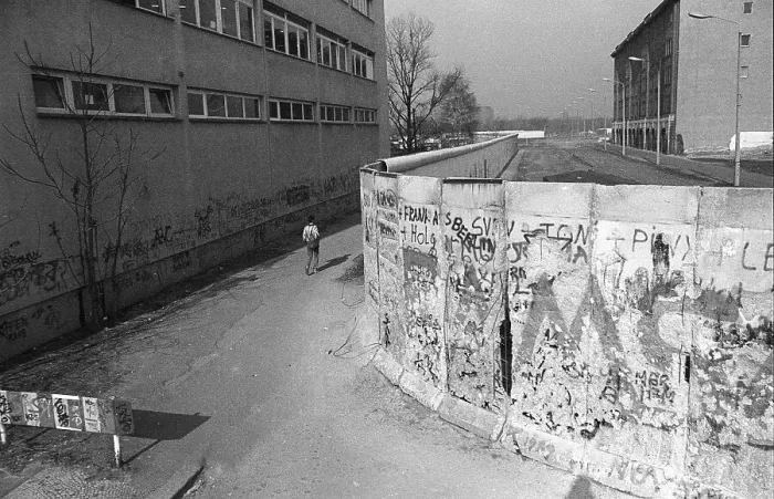 Framed Print : GDR, Berlin, 16. 031990, Wall at Potsdamer Platz