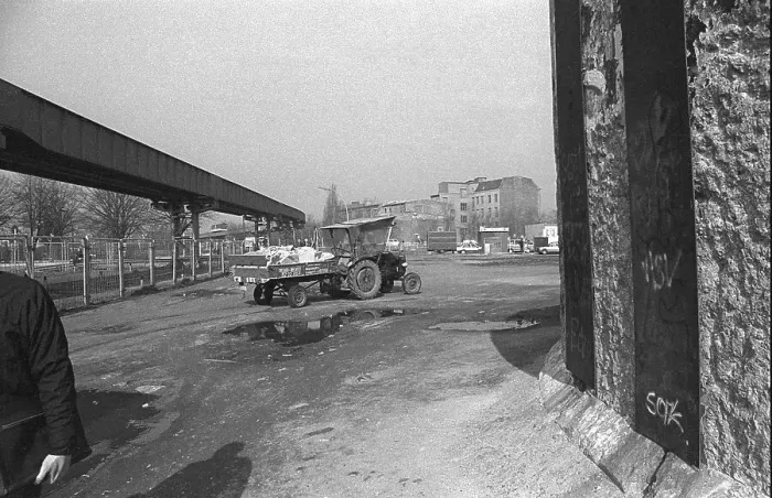 Framed Print : GDR, Berlin, 16. 031990, wall at Potsdamer Platz