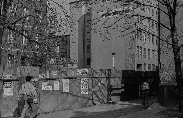 Framed Print : GDR, Berlin, 16.03.1990, election posters on a construction fence in Anklamer Strasse