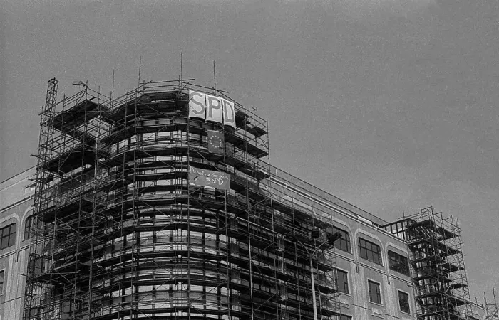 Framed Print : GDR, Berlin, 16.03.1990 (GDR), Casino in Leipziger Strasse