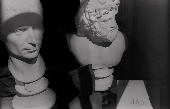 Framed Print : GDR, Berlin, 17. 4. 1988, busts for sale in a shop window in Dimitroffstrasse Framed Print : GDR, Berlin, 17. 4. 1988, busts for sale in a shop window in Dimitroffstrasse