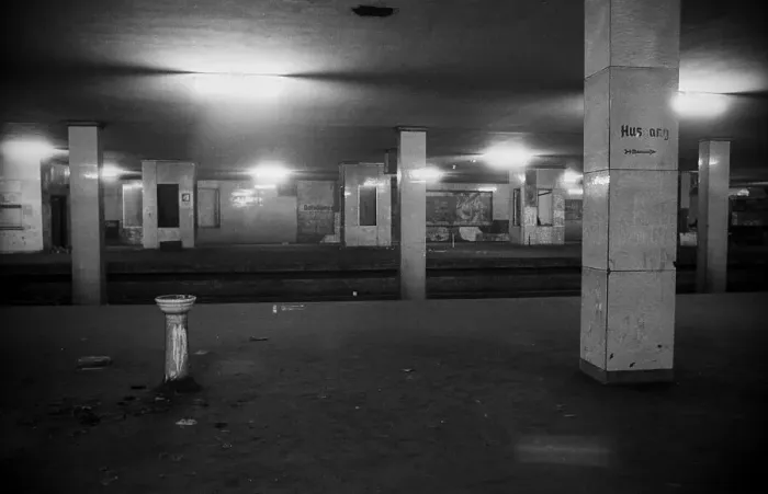 Framed Print : GDR, Berlin, 17 June 1990, Potsdamer Platz S-Bahn station