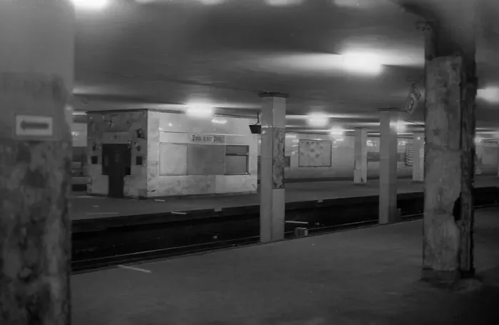 Framed Print : GDR, Berlin, 17 June 1990, Potsdamer Platz S-Bahn station