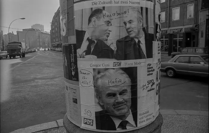 Framed Print : GDR, Berlin, 17.03.1990, election posters: Gysi and Modrow (Mafia?) Framed Print : GDR, Berlin, 17.03.1990, election posters: Gysi and Modrow (Mafia?)