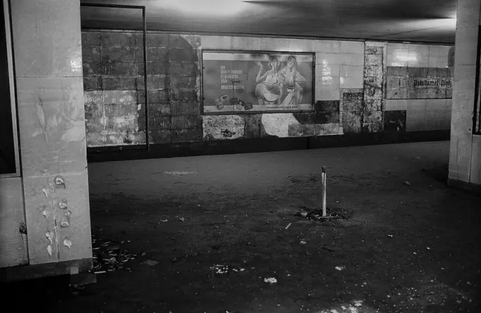 Framed Print : GDR, Berlin, 17.6.1990, S-Bahn station Potsdamer Platz
