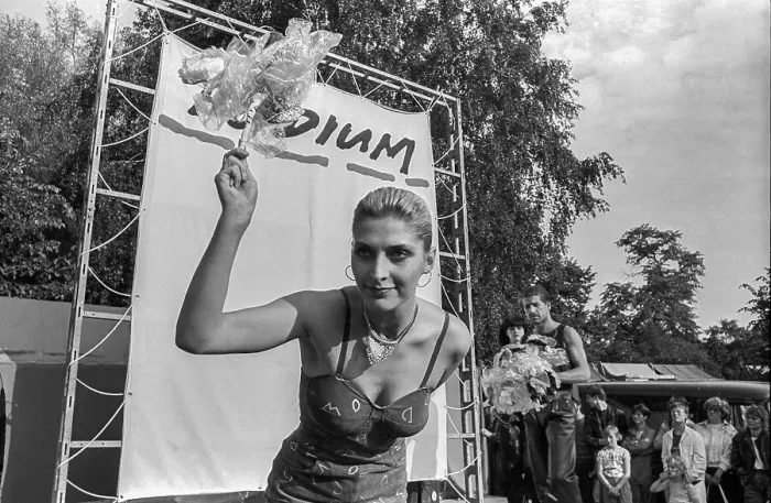 Framed Print : GDR, Berlin, 18. 06. 1987, fashion show Framed Print : GDR, Berlin, 18. 06. 1987, fashion show