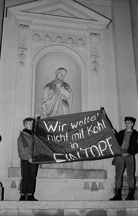 Framed Print : GDR, Berlin, 18. 12