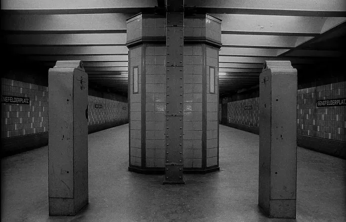 Framed Print : GDR, Berlin, 19.03.1989, Senefelderplatz underground station Framed Print : GDR, Berlin, 19.03.1989, Senefelderplatz underground station