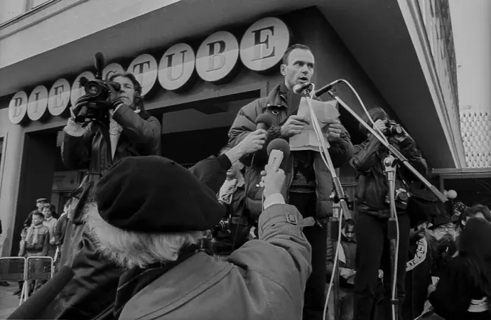 Framed Print : GDR, Berlin, 19.11.1989, demonstration on 19 November 89: rally on Alexanderplatz Framed Print : GDR, Berlin, 19.11.1989, demonstration on 19 November 89: rally on Alexanderplatz