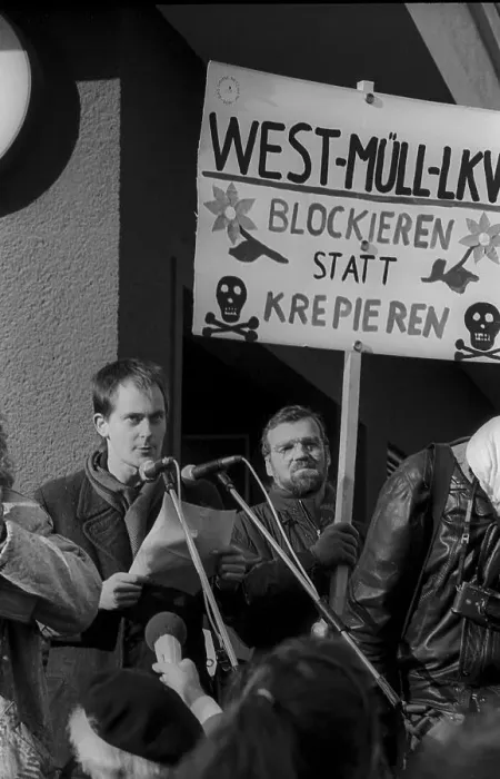 Framed Print : GDR, Berlin, 19.11.1989, demonstration on 19 November 89: rally on Alexanderplatz