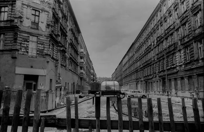 Framed Print : GDR, Berlin, 20.7.1988, construction site Hagenauer Strasse