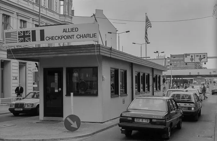 Framed Print : GDR, Berlin, 21 June 1990, Allied border house at Check Point Charlie (Friedrichstrasse)