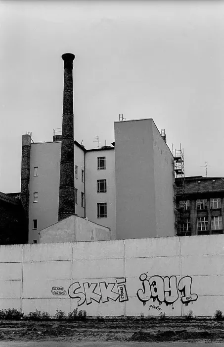 Framed Print : GDR, Berlin, 21 June 1990, Development at the Wall (East_Berlin)