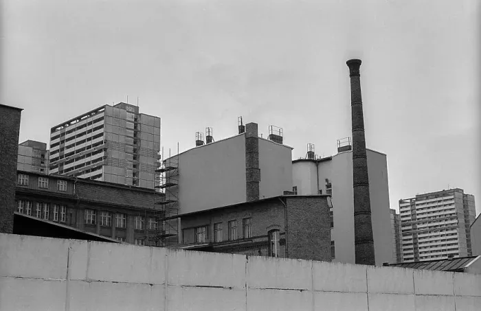 Framed Print : GDR, Berlin, 21 June 1990, Development at the Wall (East_Berlin)