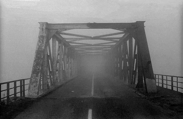 Framed Print : GDR, Berlin, 2.11.1989, Bridge in the fog