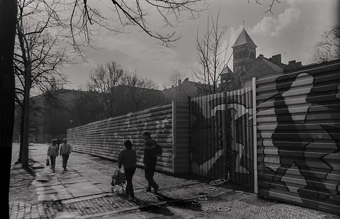 Framed Print : GDR, Berlin, 22. 3. 1988, Schoenhauser Allee artistically designed building fence