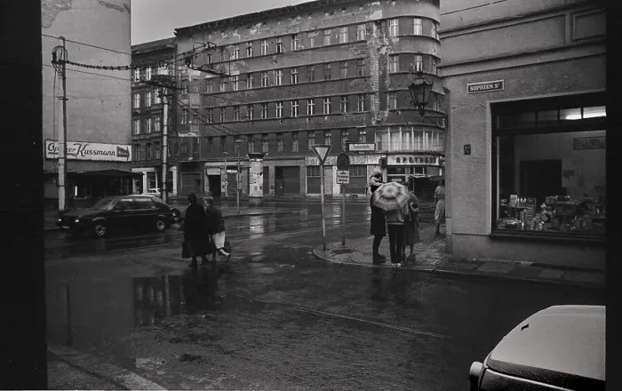 Framed Print : GDR, Berlin, 22. 3. 1988, Sophienstrasse
