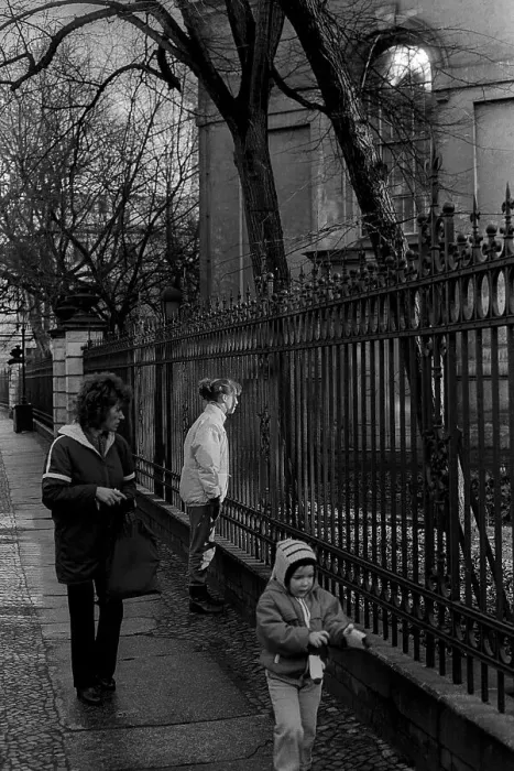 Framed Print : GDR, Berlin, 22. 3. 1988, Sophienstrasse