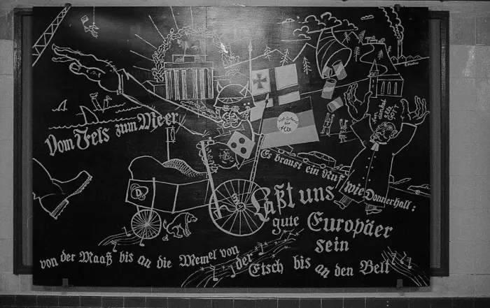 Framed Print : GDR, Berlin, 24.04.1990, Art on the Bernauer Strasse Underground Station (Art instead of Advertising)