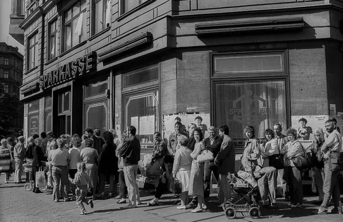 Framed Print : GDR, Berlin, 25 May 1990, queuing for applications for monetary union