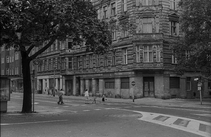 Framed Print : GDR, Berlin, 26.9.1989, Choriner Strasse