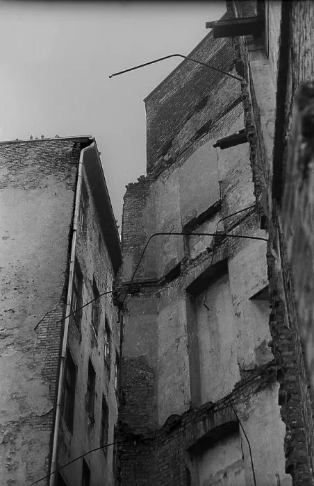 Framed Print : GDR, Berlin, 28. 08. 1981, gables (ruins) in Auguststrasse