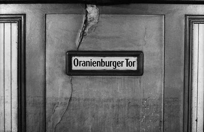 Framed Print : GDR, Berlin, 29 May 1990, Oranienburger Tor underground station (U6) Framed Print : GDR, Berlin, 29 May 1990, Oranienburger Tor underground station (U6)
