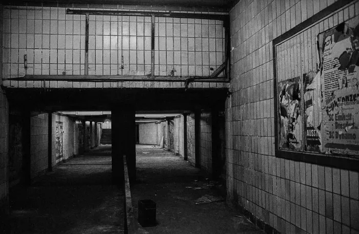 Framed Print : GDR, Berlin, 29 May 1990, Stadtmitte underground station (now U6) Framed Print : GDR, Berlin, 29 May 1990, Stadtmitte underground station (now U6)