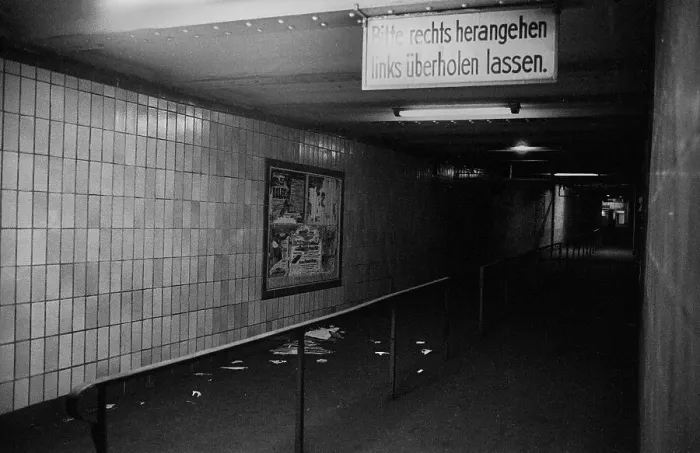 Framed Print : GDR, Berlin, 29 May 1990, Stadtmitte underground station (now U6) Framed Print : GDR, Berlin, 29 May 1990, Stadtmitte underground station (now U6)