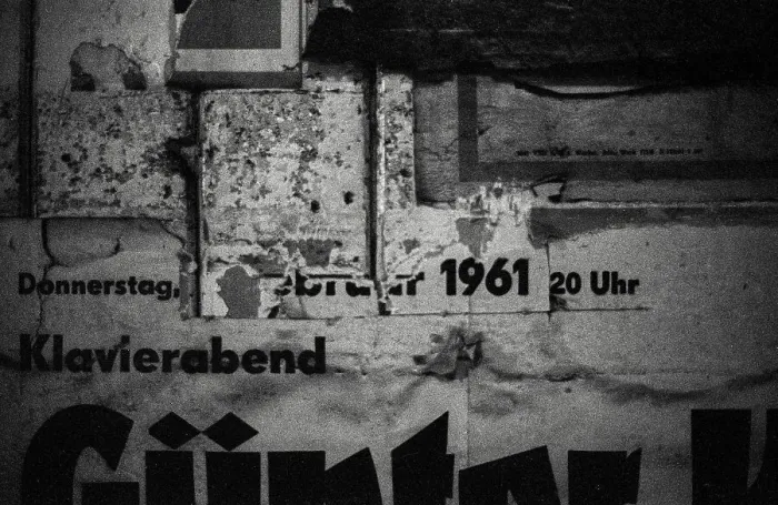 Framed Print : GDR, Berlin, 29 May 1990, Stadtmitte underground station (now U6) Framed Print : GDR, Berlin, 29 May 1990, Stadtmitte underground station (now U6)