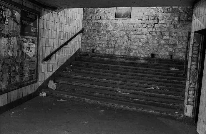 Framed Print : GDR, Berlin, 29 May 1990, Stadtmitte underground station (U6)