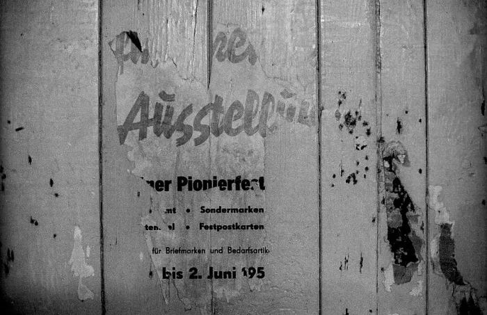 Framed Print : GDR, Berlin, 29 May 1990, Weinmeisterstrasse underground station (U8)