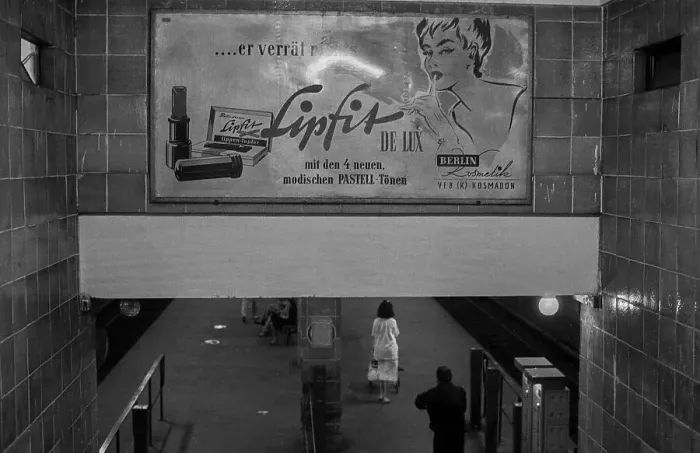 Framed Print : GDR, Berlin, 3 June 1990, Rosenthaler Platz underground station (U8)