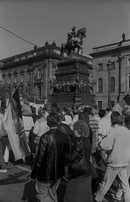 Framed Print : GDR, Berlin, 30.04.1990, 1 May 1990