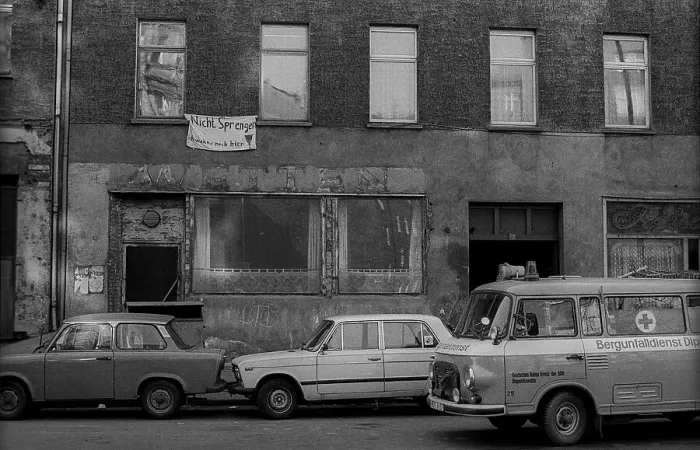 Framed Print : GDR, Berlin, 5 February 1990, tenants protest in Brunnenstrasse: Dont blow it up