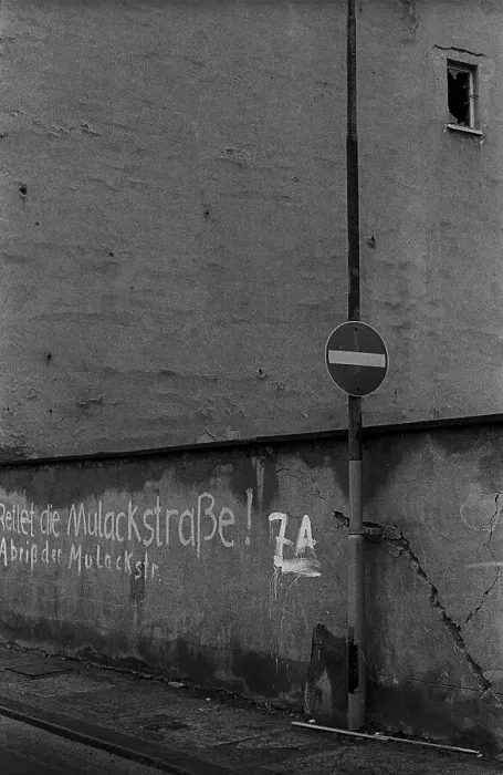 Framed Print : GDR, Berlin, 8.1.1990, in Mulackstrasse: Save Mulackstrasse