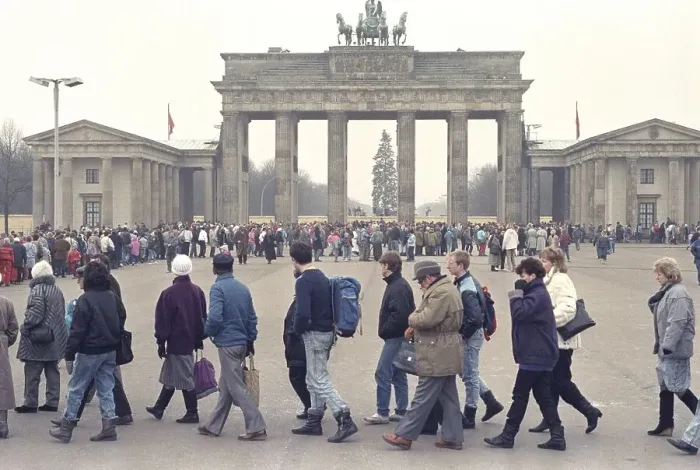 Framed Print : GDR citizens cueing for a temporary border crossing at Brandenburg Gate to West Berlin Framed Print : GDR citizens cueing for a temporary border crossing at Brandenburg Gate to West Berlin